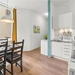 Holiday 33 Apartments E-G Schönhauser Allee