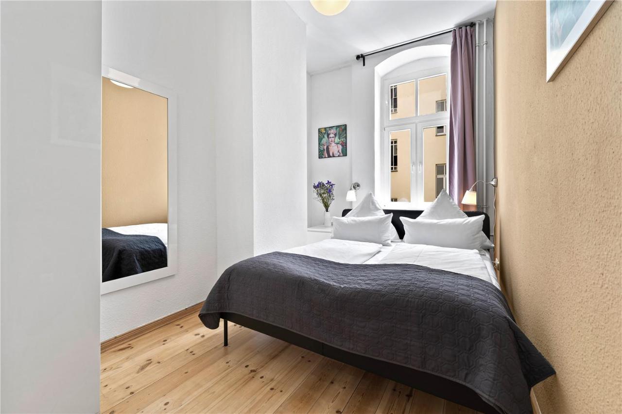 Apartment 33 E-g Schönhauser Allee *