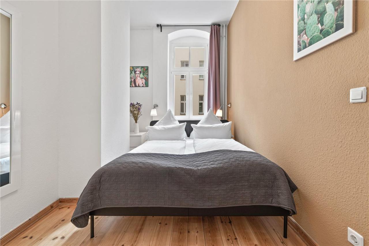 33 E-g Schönhauser Allee Apartment *