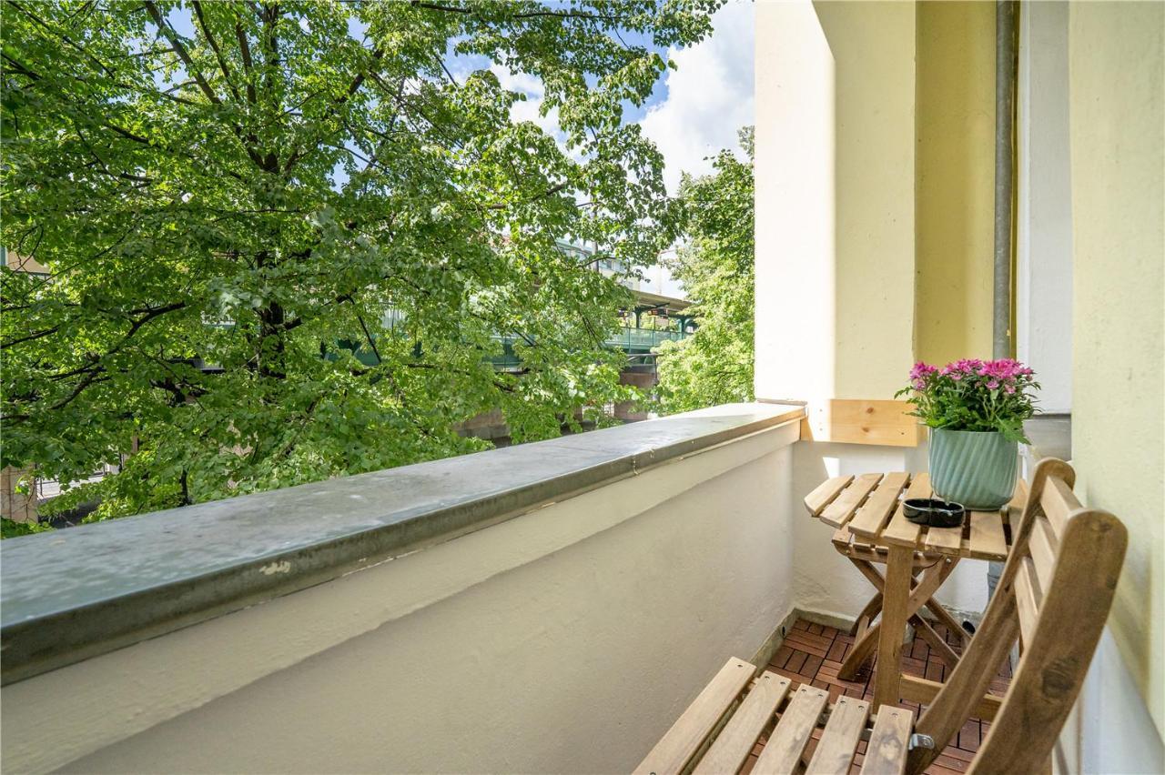 33 E-g Schönhauser Allee Apartment