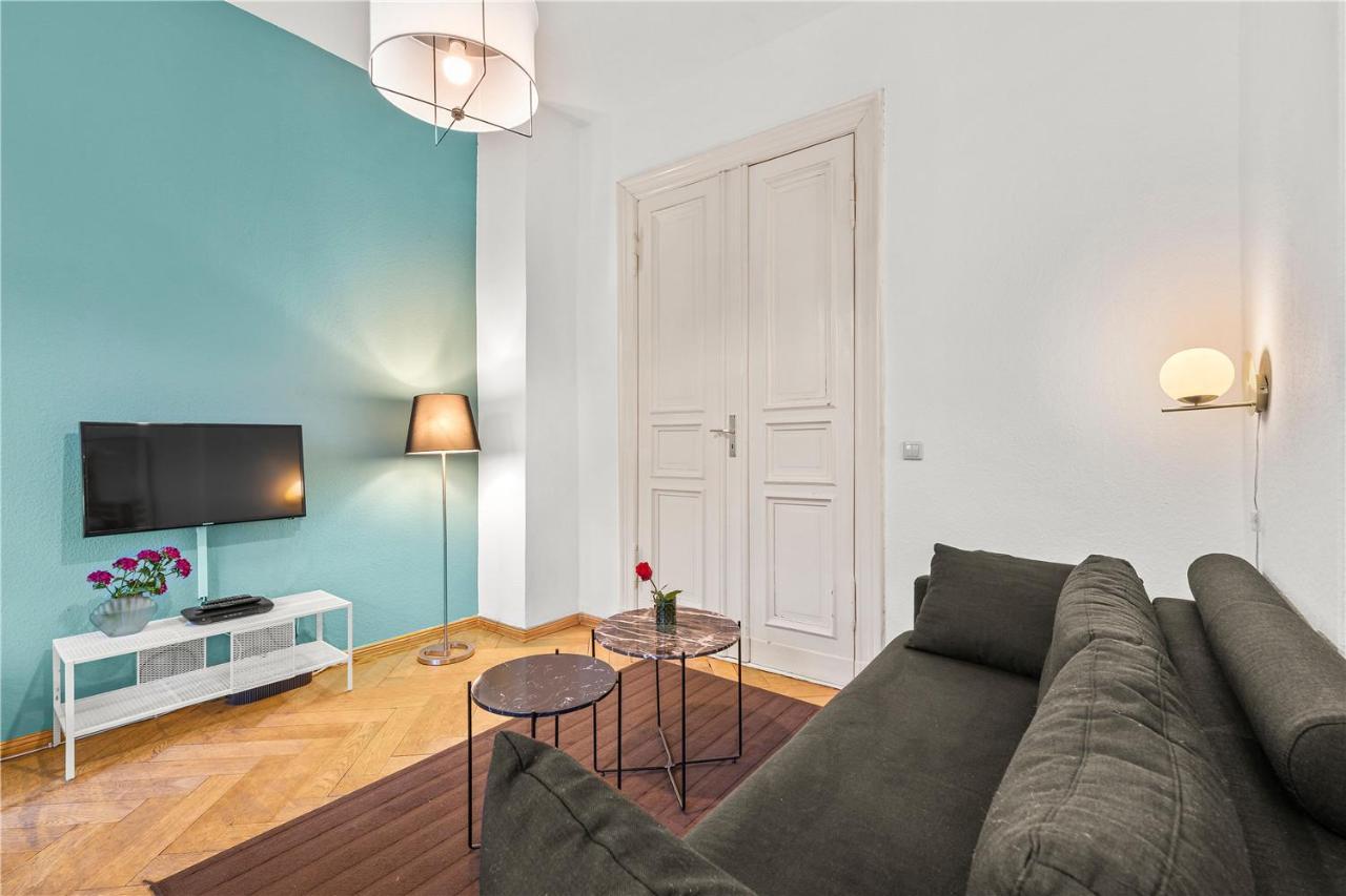 33 E-g Schönhauser Allee Apartment *