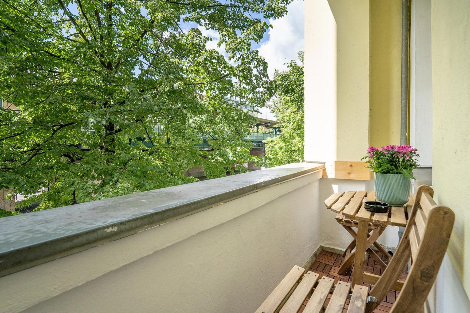 33 E-g Schönhauser Allee Apartment *